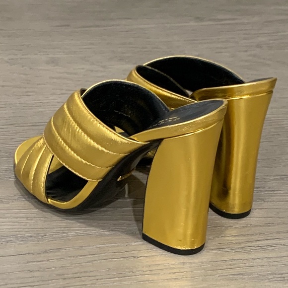SOLD - Gucci Sandals 40 - Picture 4 of 8